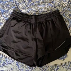 Lululemon shorty Hot short ll